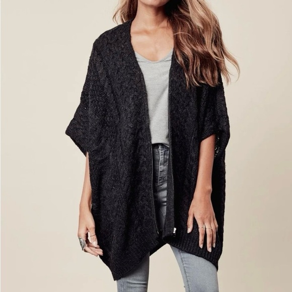 Lovestitch Black Cable Knit Poncho Sweater zip front - NWT Size M/L - Picture 1 of 2